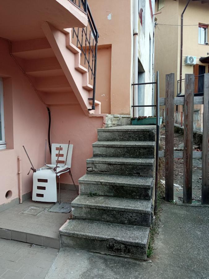Cute Little Flat With View, 20 Mins To Bgy Airport Lägenhet Pradalunga Exteriör bild